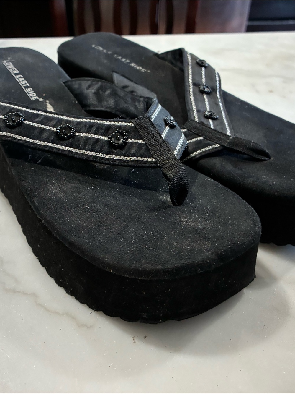 Vintage Y2K Lower East Side black foam platform flip flops Size 8